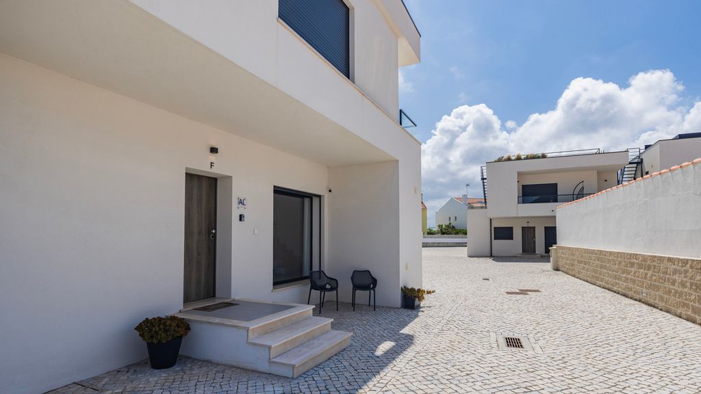 Outstanding Villa with Private Pool by LovelyStay