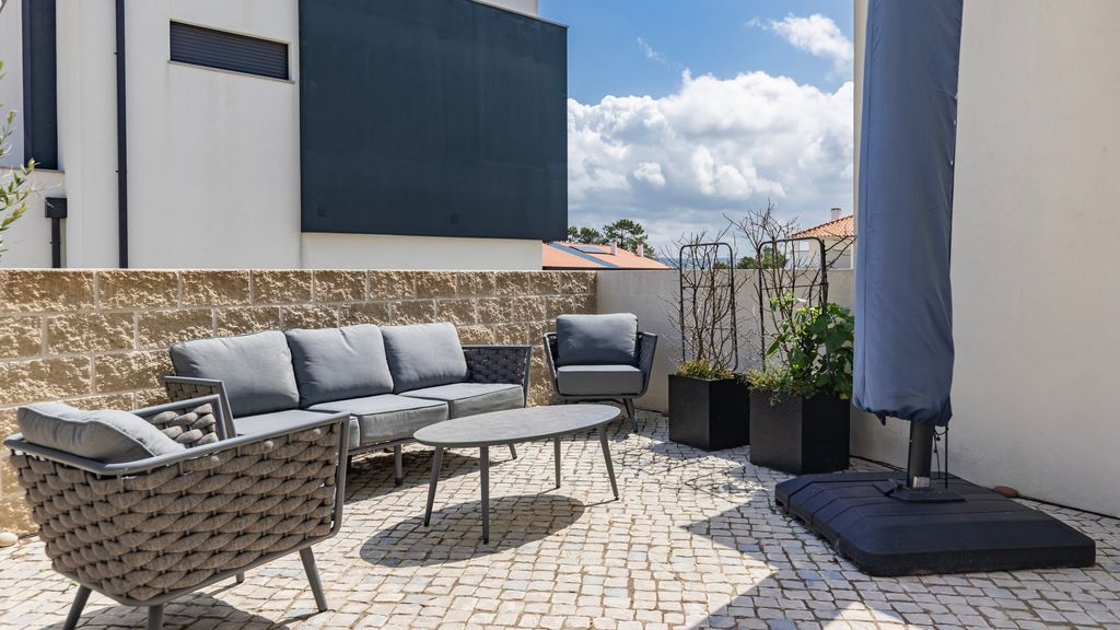 Outstanding Villa with Private Pool by LovelyStay