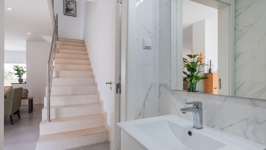 Outstanding Villa with Private Pool by LovelyStay