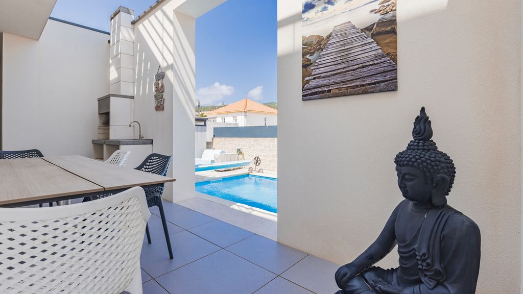Outstanding Villa with Private Pool by LovelyStay