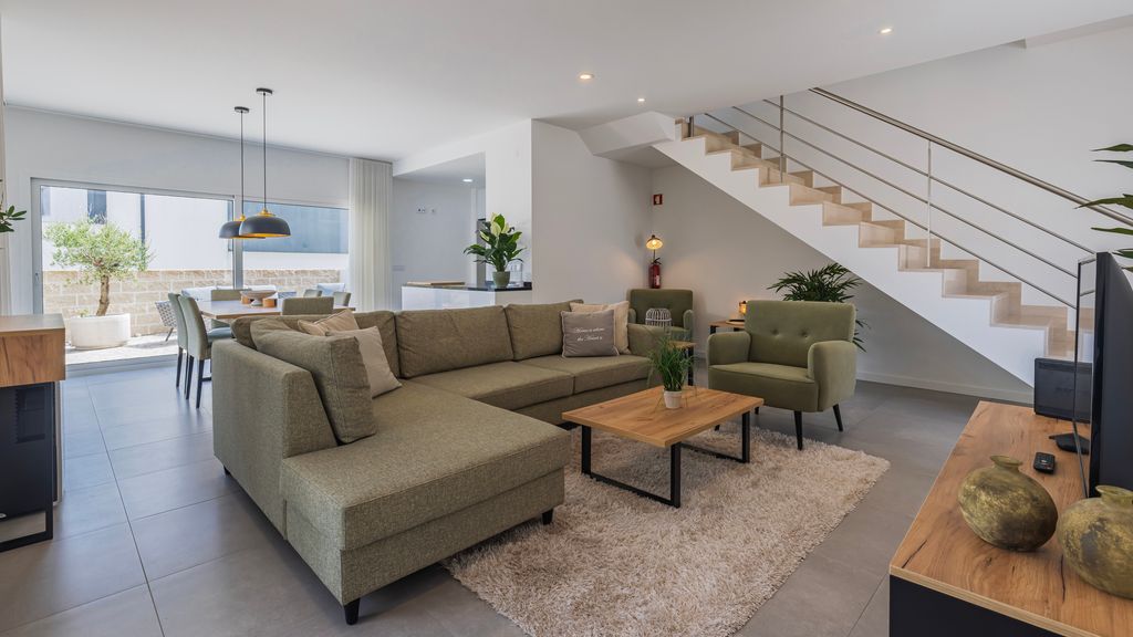 Outstanding Villa with Private Pool by LovelyStay