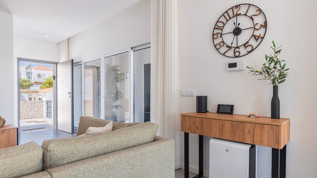 Outstanding Villa with Private Pool by LovelyStay