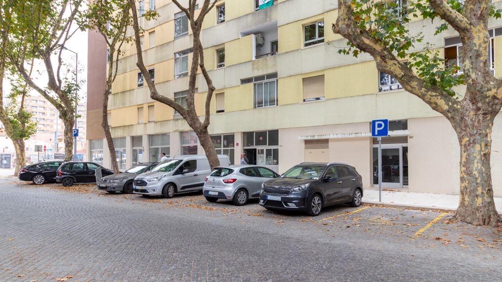 Av. Comendador Ferreira de Matos 337