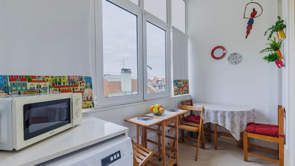 Arroios City Base | 2BR & Workspace by LovelyStay