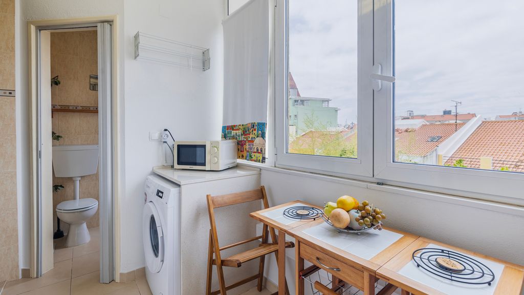 Arroios City Base | 2BR & Workspace by LovelyStay