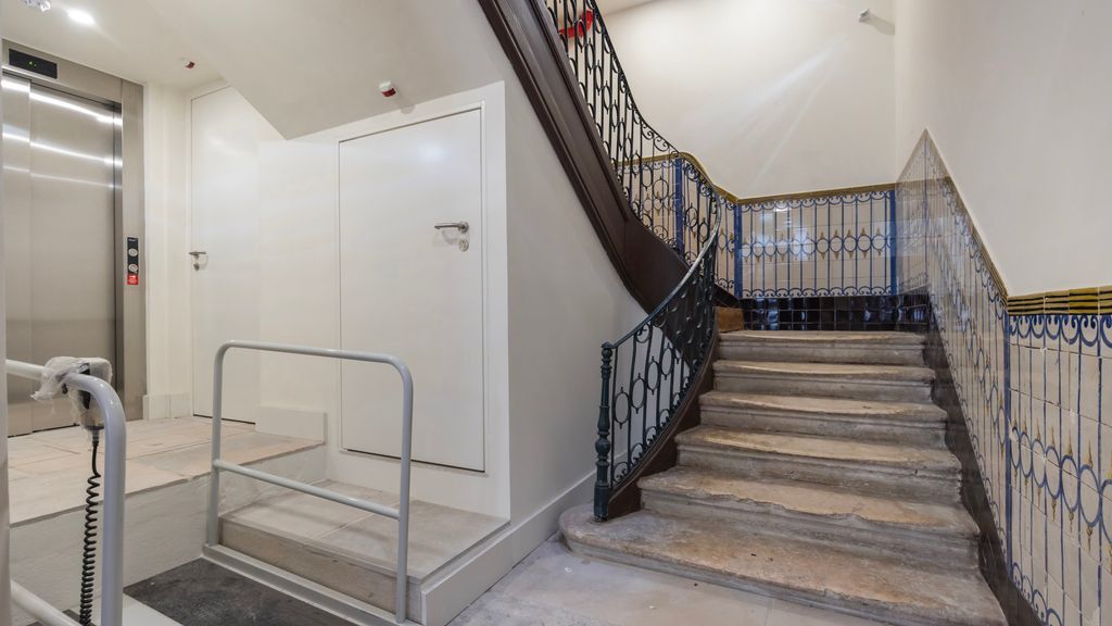 2BDR Lisbon's Historic Baixa Escape by LovelyStay