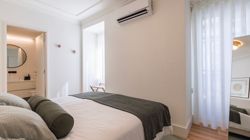 2BDR Lisbon's Historic Baixa Escape by LovelyStay