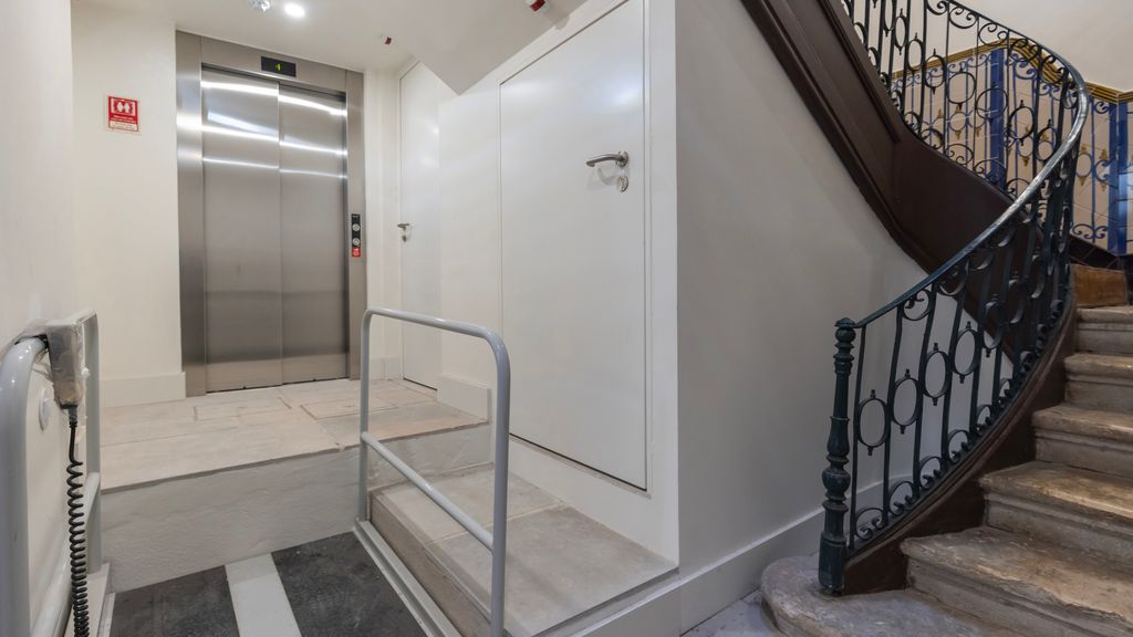 2BDR Lisbon's Historic Baixa Escape by LovelyStay