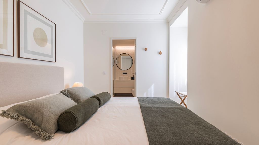 2BDR Lisbon's Historic Baixa Escape by LovelyStay