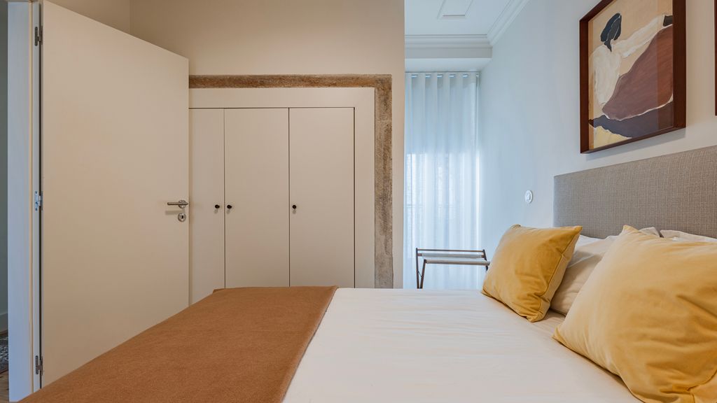 2BDR Lisbon's Historic Baixa Escape by LovelyStay