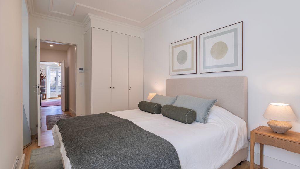 2BDR Lisbon's Historic Baixa Escape by LovelyStay
