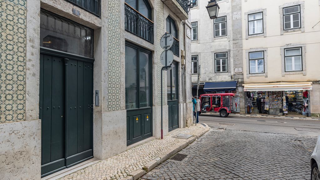 2BDR Lisbon's Historic Baixa Escape by LovelyStay