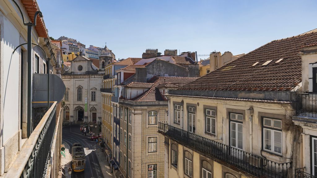 2BDR Lisbon's Historic Baixa Escape by LovelyStay