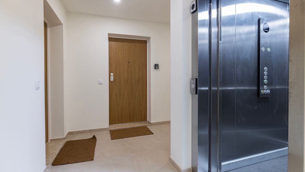 1BDR Modern Peniche Stay with Pool by LovelyStay