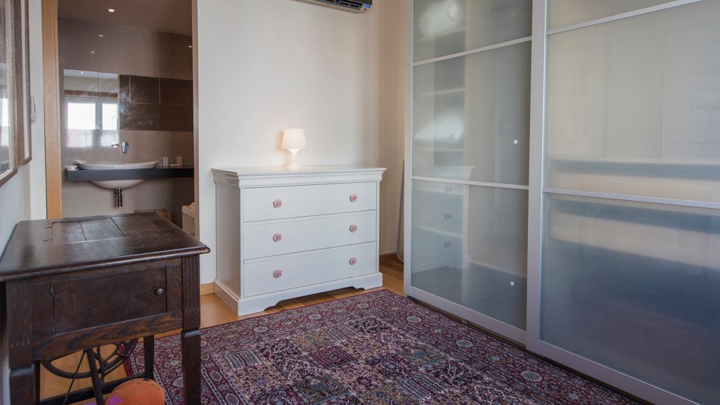 Belem 2BR with Balcony & City Views by LovelyStay