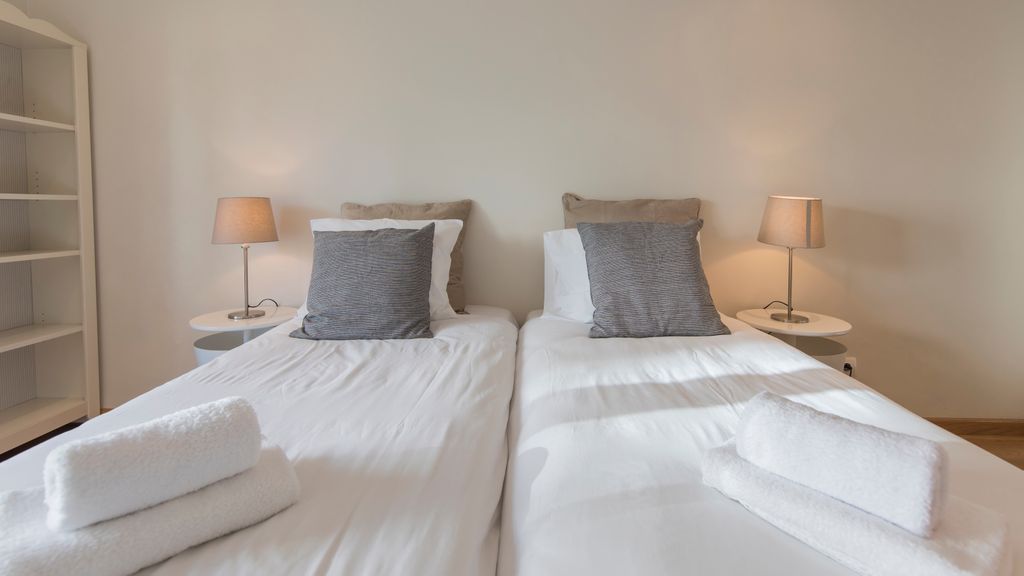 Belem 2BR with Balcony & City Views by LovelyStay