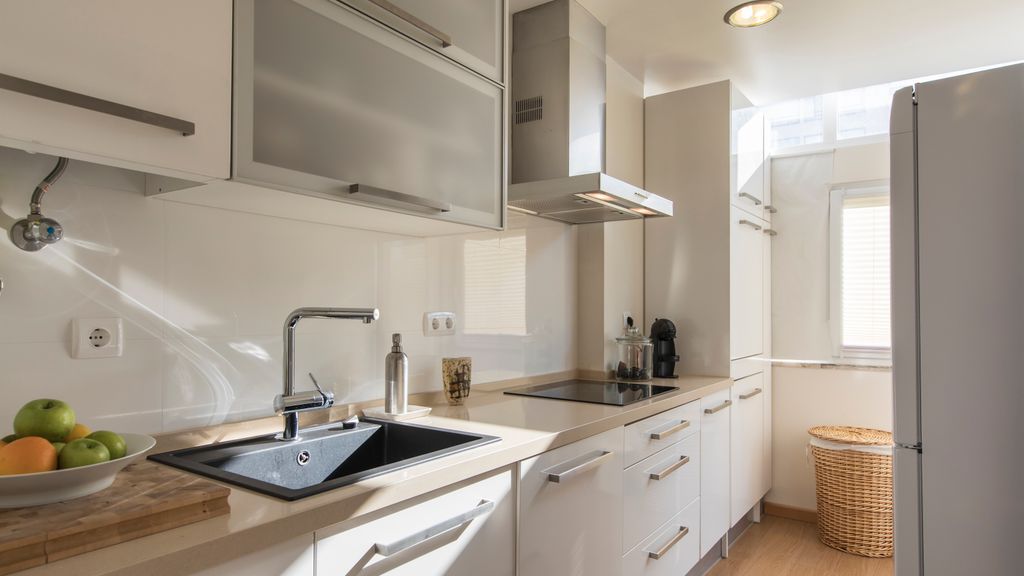 Belem 2BR with Balcony & City Views by LovelyStay