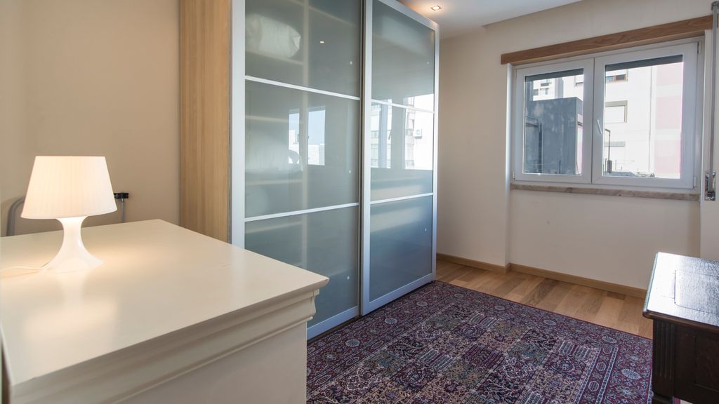 Belem 2BR with Balcony & City Views by LovelyStay