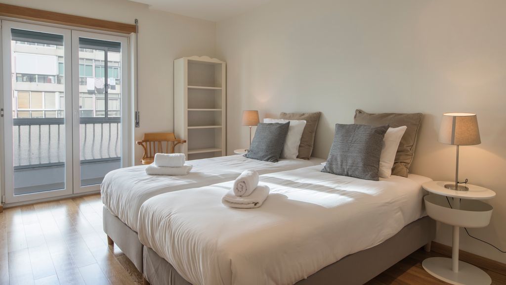 Belem 2BR with Balcony & City Views by LovelyStay