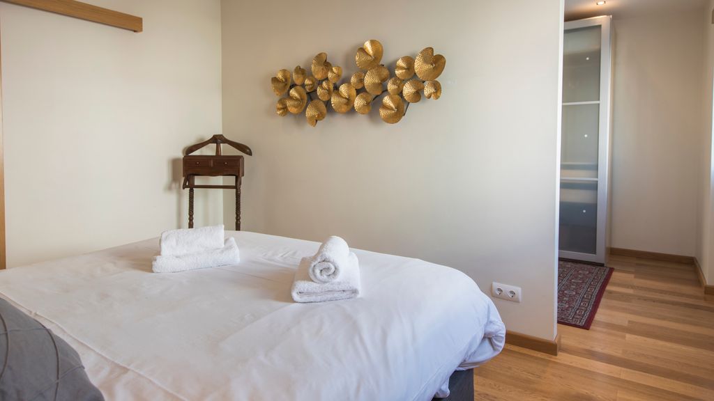 Belem 2BR with Balcony & City Views by LovelyStay