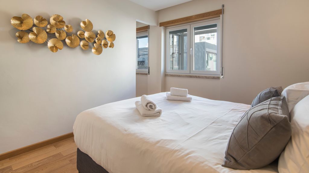 Belem 2BR with Balcony & City Views by LovelyStay