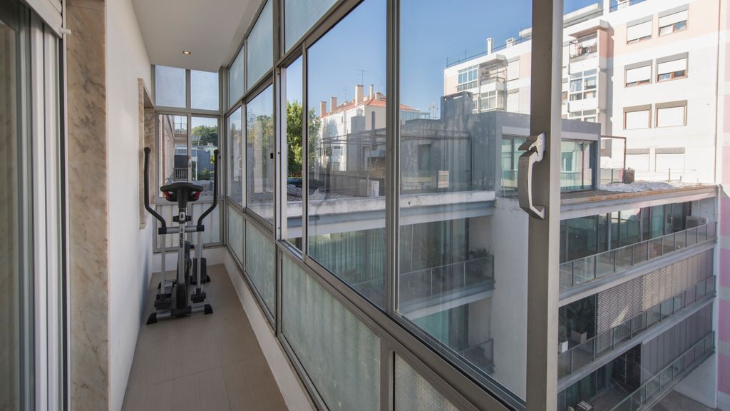 Belem 2BR with Balcony & City Views by LovelyStay