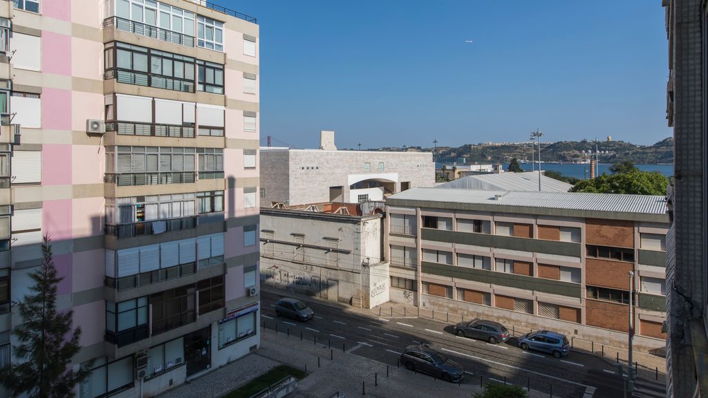 Belem 2BR with Balcony & City Views by LovelyStay