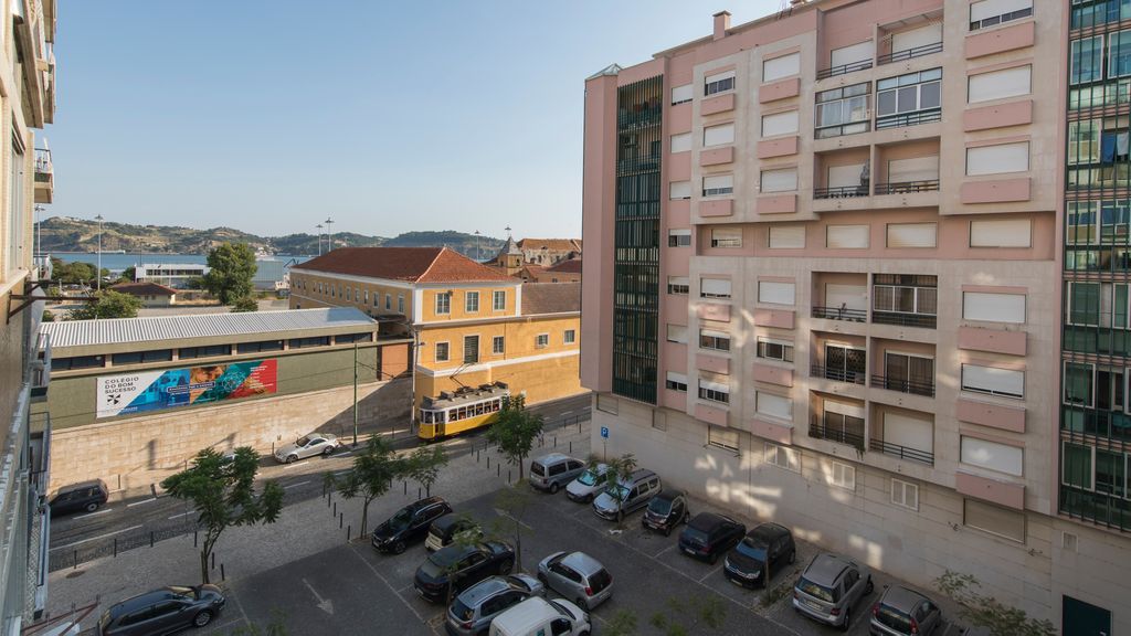 Belem 2BR with Balcony & City Views by LovelyStay
