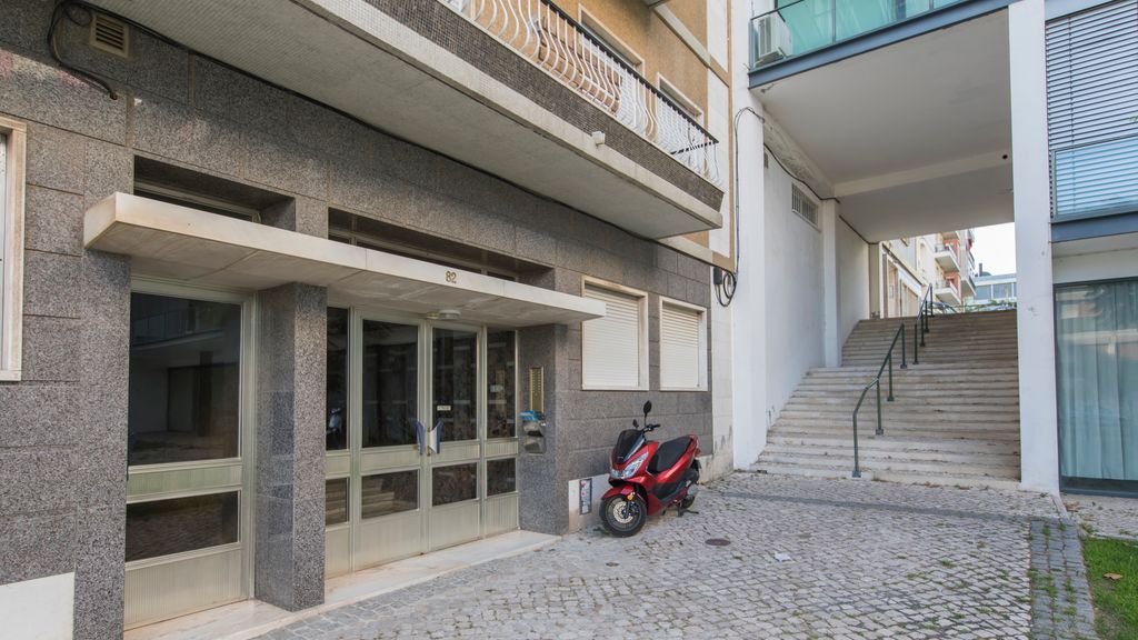 Belem 2BR with Balcony & City Views by LovelyStay