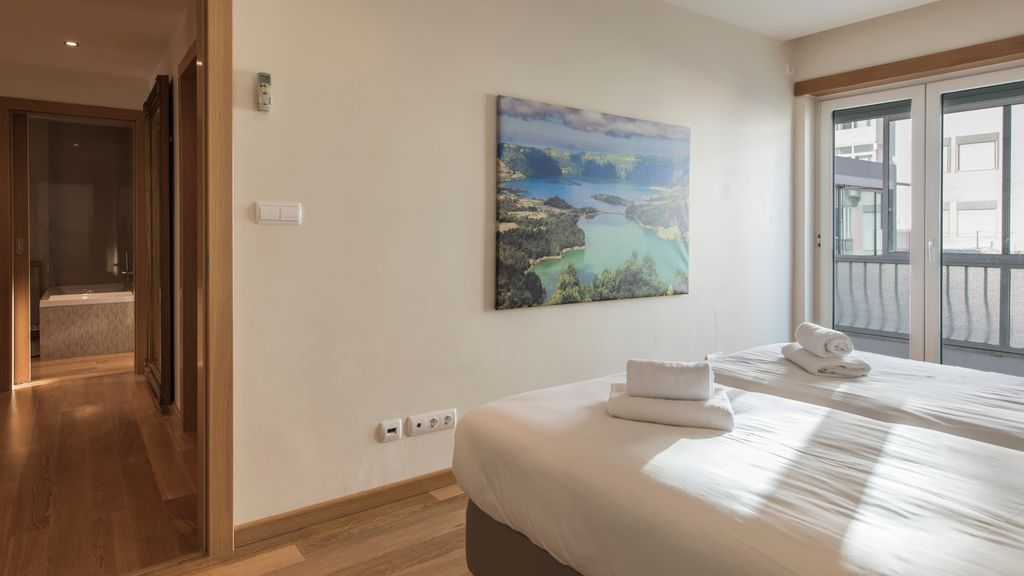 Belem 2BR with Balcony & City Views by LovelyStay