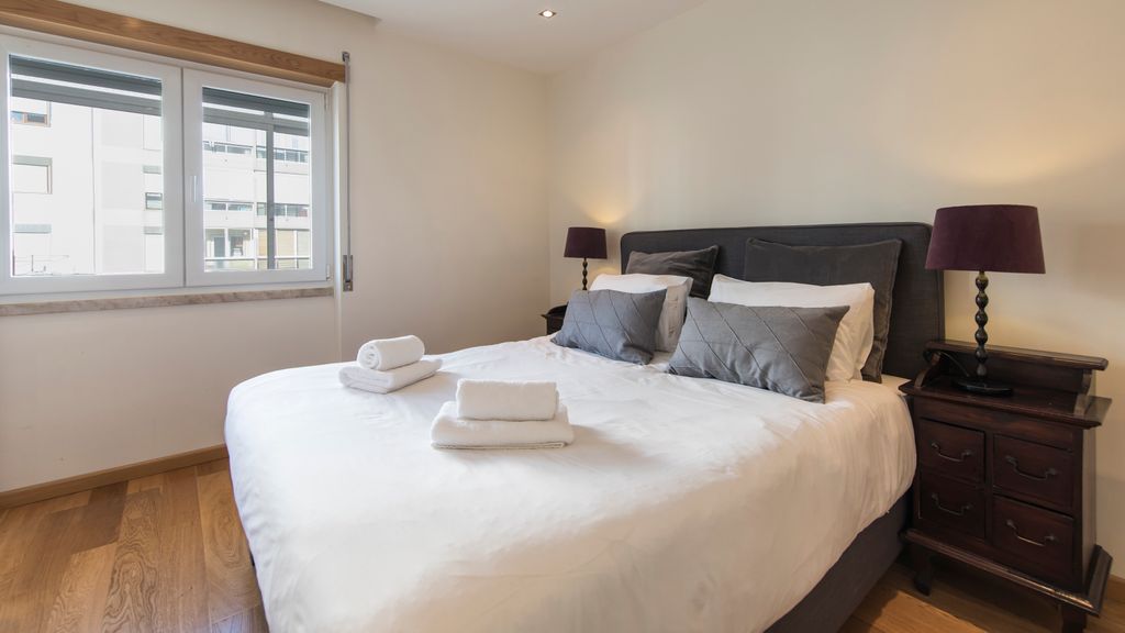 Belem 2BR with Balcony & City Views by LovelyStay