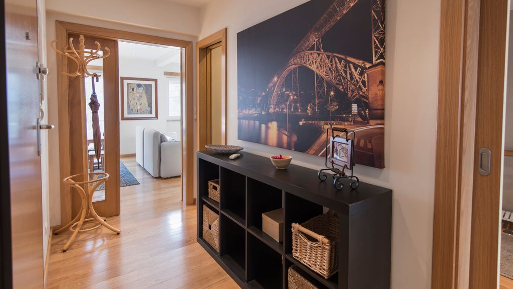 Belem 2BR with Balcony & City Views by LovelyStay
