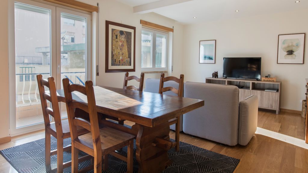 Belem 2BR with Balcony & City Views by LovelyStay