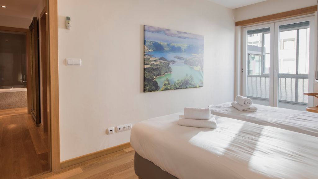 Belem 2BR with Balcony & City Views by LovelyStay