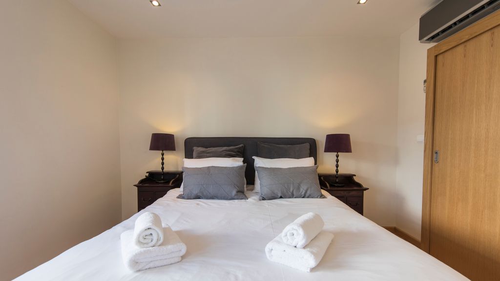 Belem 2BR with Balcony & City Views by LovelyStay