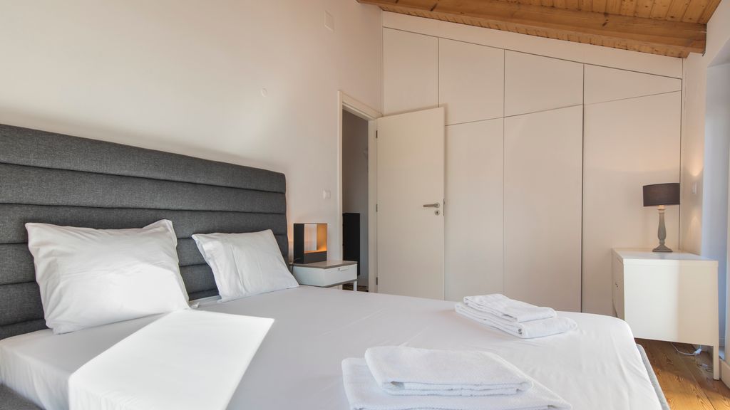 Bairro Alto Flat: Balcony Views by LovelyStay