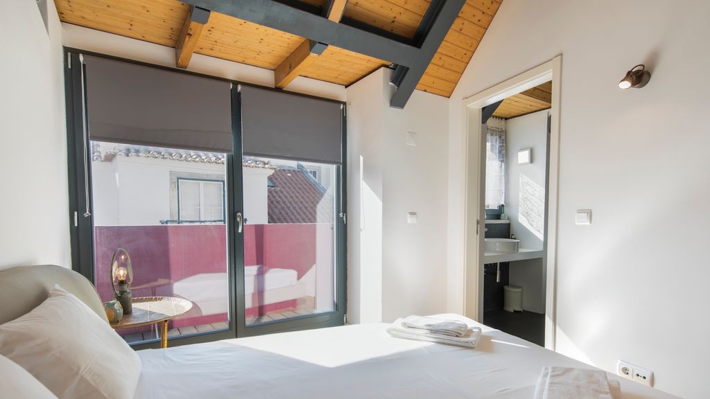 Bairro Alto Flat: Balcony Views by LovelyStay