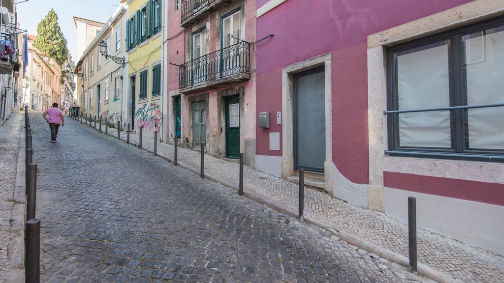 Bairro Alto Flat: Balcony Views by LovelyStay