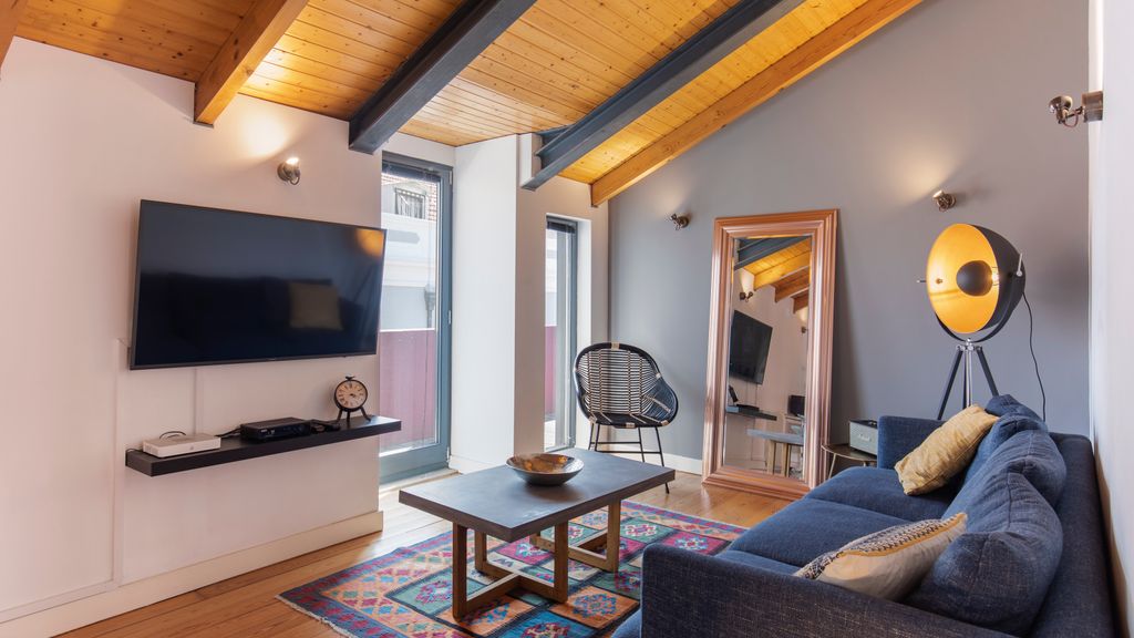 Bairro Alto Flat: Balcony Views by LovelyStay