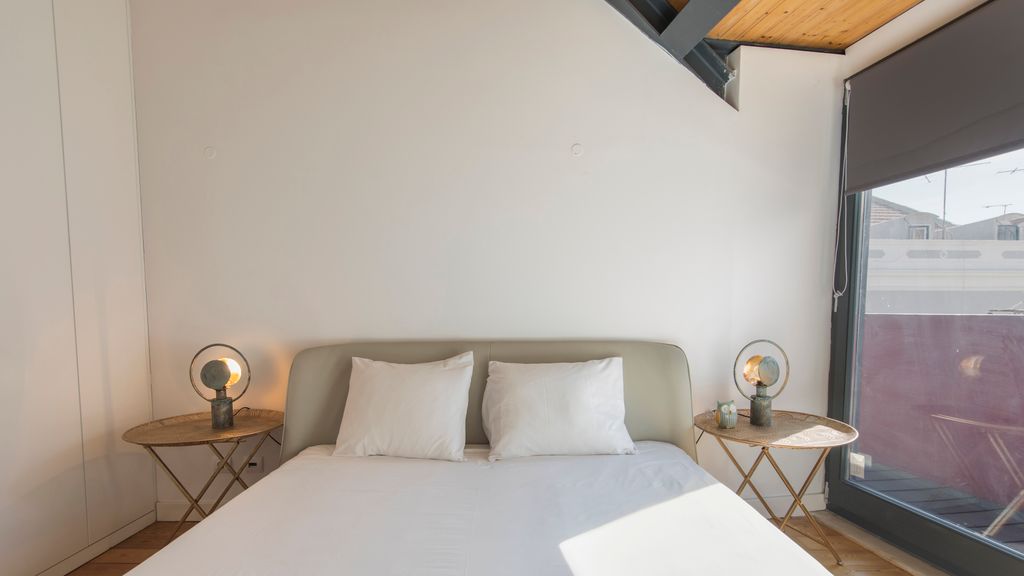 Bairro Alto Flat: Balcony Views by LovelyStay