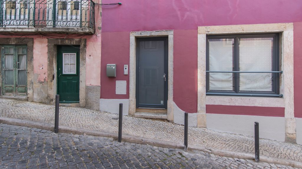 Bairro Alto Flat: Balcony Views by LovelyStay