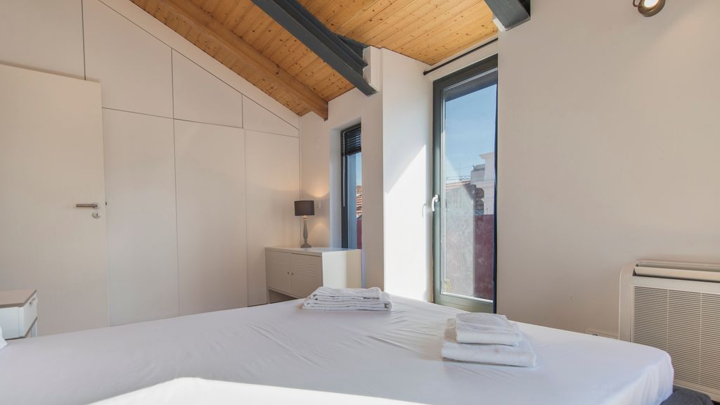 Bairro Alto Flat: Balcony Views by LovelyStay