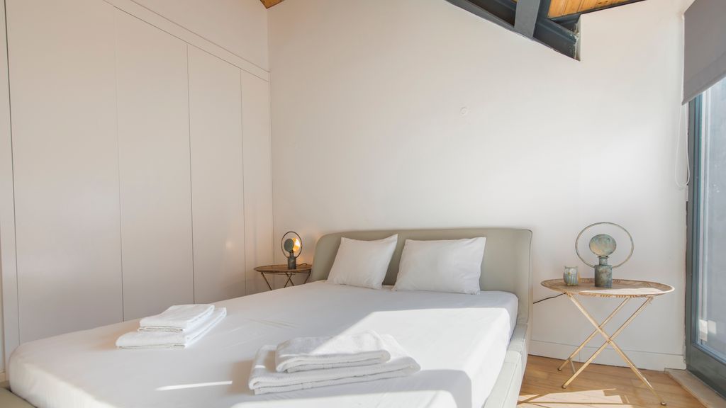 Bairro Alto Flat: Balcony Views by LovelyStay