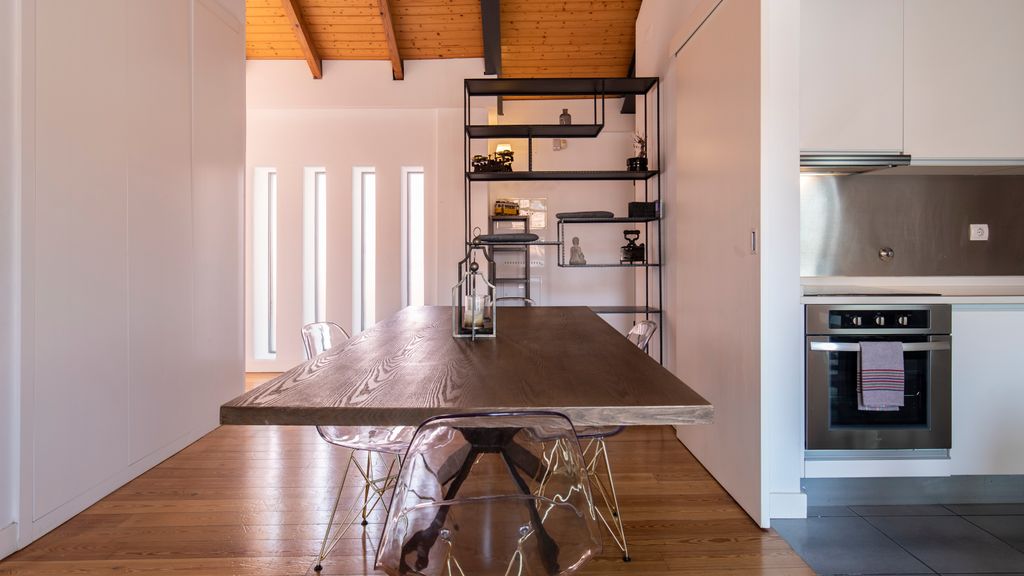 Bairro Alto Flat: Balcony Views by LovelyStay
