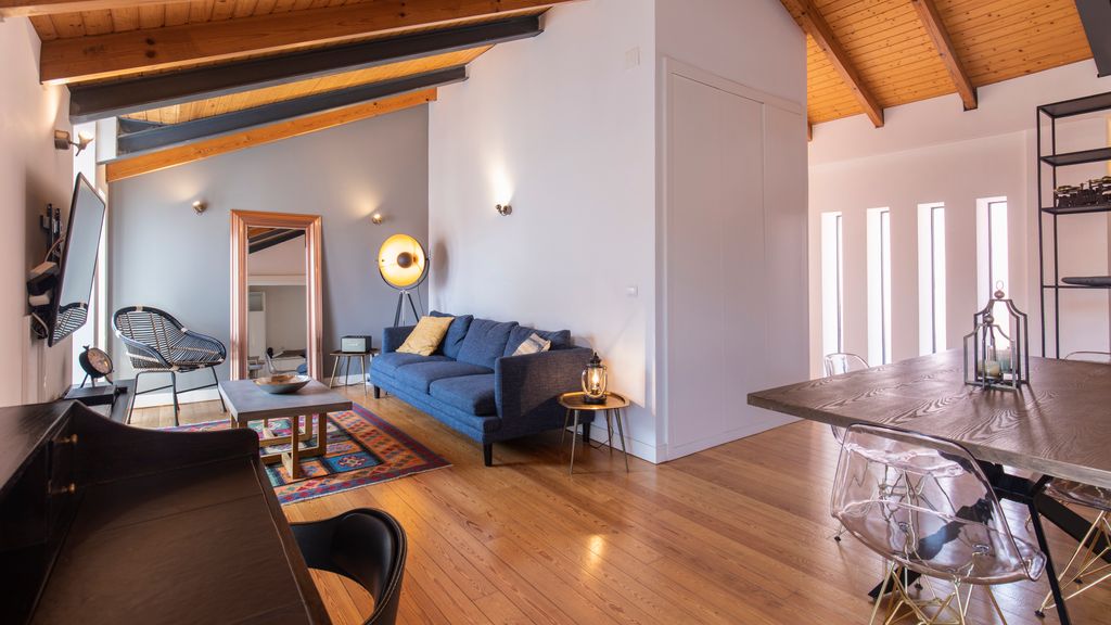 Bairro Alto Flat: Balcony Views by LovelyStay