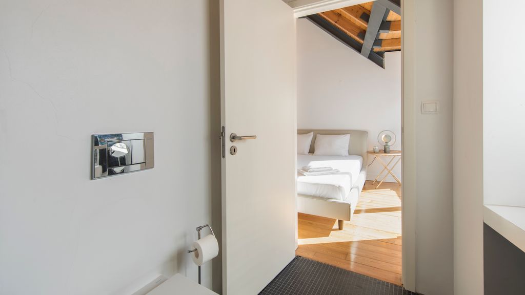 Bairro Alto Flat: Balcony Views by LovelyStay
