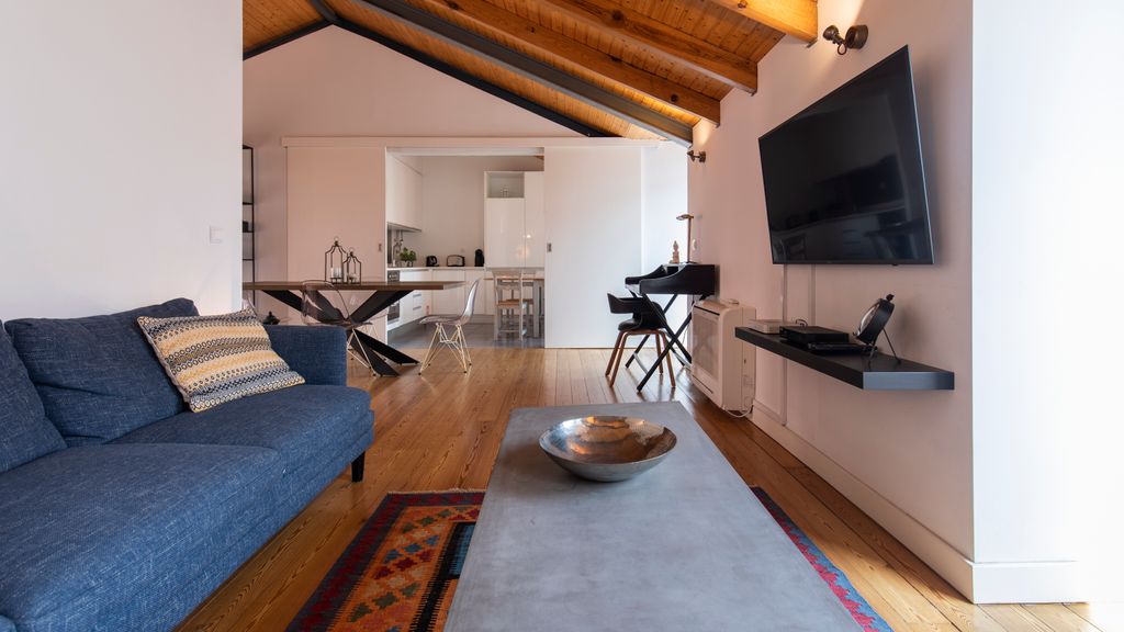 Bairro Alto Flat: Balcony Views by LovelyStay
