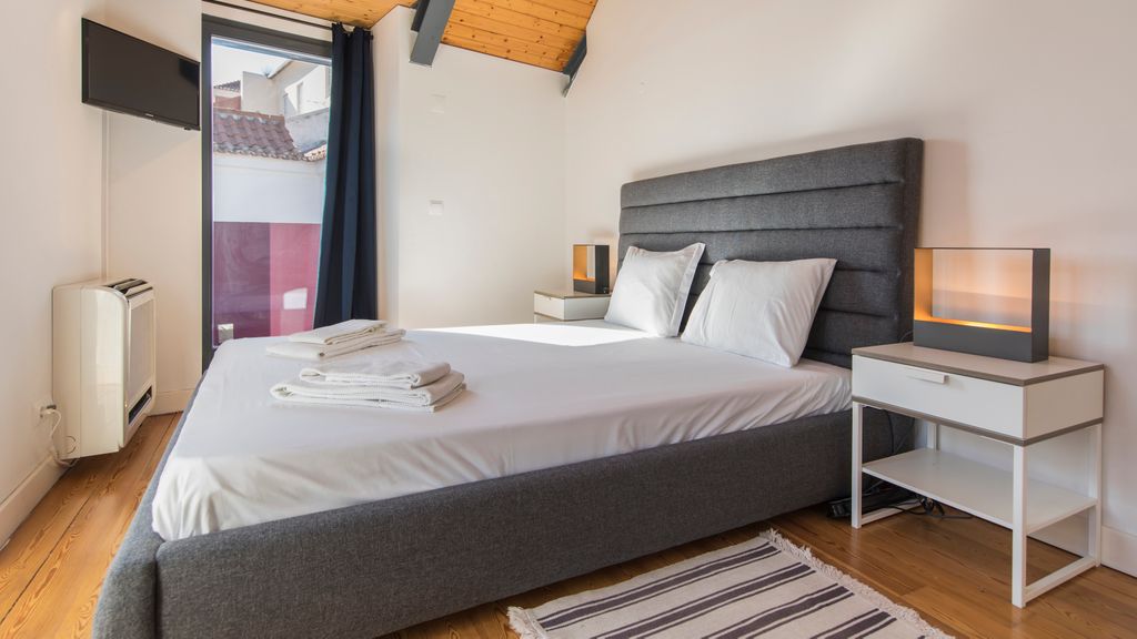 Bairro Alto Flat: Balcony Views by LovelyStay