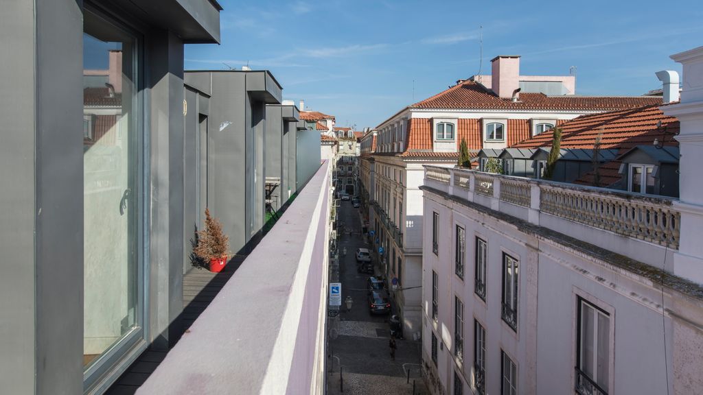 Bairro Alto Flat: Balcony Views by LovelyStay