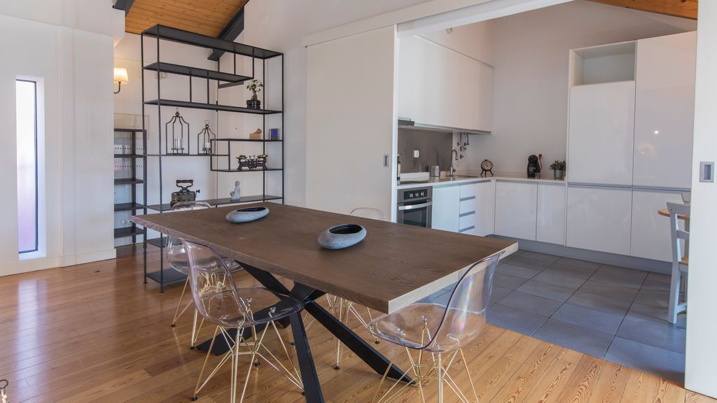 Bairro Alto Flat: Balcony Views by LovelyStay